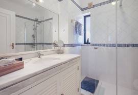 Carvoeiro – Spacious 3-bedroom villa with pool and mature gardens