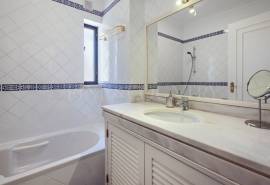 Carvoeiro – Spacious 3-bedroom villa with pool and mature gardens