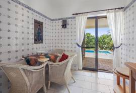 Carvoeiro – Spacious 3-bedroom villa with pool and mature gardens