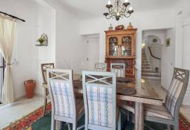 Carvoeiro – Spacious 3-bedroom villa with pool and mature gardens
