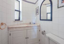 Carvoeiro – Spacious 3-bedroom villa with pool and mature gardens
