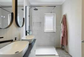 Tavira- Charming 3-bedroom townhouse with plunge pool and garage in historic centre
