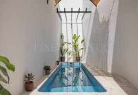 Tavira- Charming 3-bedroom townhouse with plunge pool and garage in historic centre