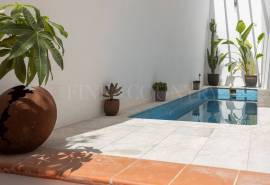 Tavira- Charming 3-bedroom townhouse with plunge pool and garage in historic centre