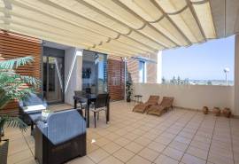 Tavira – 3+1-bedroom apartment close to town, with large sea view terrace and garage