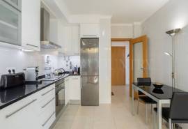 Tavira – 3+1-bedroom apartment close to town, with large sea view terrace and garage