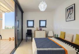 Tavira – 3+1-bedroom apartment close to town, with large sea view terrace and garage