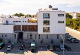 Tavira – 3+1-bedroom apartment close to town, with large sea view terrace and garage