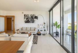Tavira – 3+1-bedroom apartment close to town, with large sea view terrace and garage