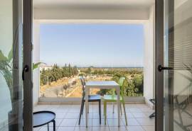Tavira – 3+1-bedroom apartment close to town, with large sea view terrace and garage
