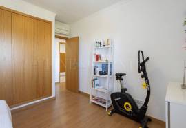 Tavira – 3+1-bedroom apartment close to town, with large sea view terrace and garage