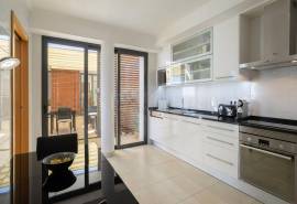 Tavira – 3+1-bedroom apartment close to town, with large sea view terrace and garage
