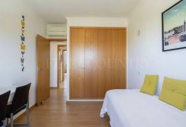 Tavira – 3+1-bedroom apartment close to town, with large sea view terrace and garage