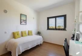 Tavira – 3+1-bedroom apartment close to town, with large sea view terrace and garage