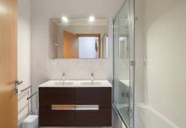 Tavira – 3+1-bedroom apartment close to town, with large sea view terrace and garage