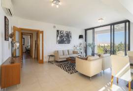Tavira – 3+1-bedroom apartment close to town, with large sea view terrace and garage