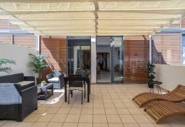 Tavira – 3+1-bedroom apartment close to town, with large sea view terrace and garage