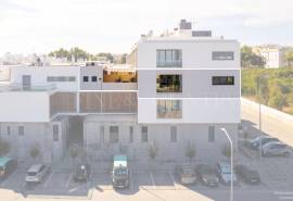 Tavira – 3+1-bedroom apartment close to town, with large sea view terrace and garage