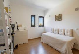 Tavira – 3+1-bedroom apartment close to town, with large sea view terrace and garage