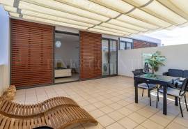 Tavira – 3+1-bedroom apartment close to town, with large sea view terrace and garage