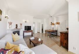 Carvoeiro – First floor 2-bedroom apartment with pool, ocean views and private roof terrace