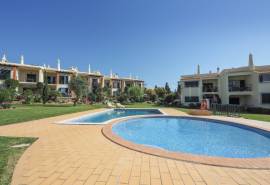 Carvoeiro – First floor 2-bedroom apartment with pool, ocean views and private roof terrace