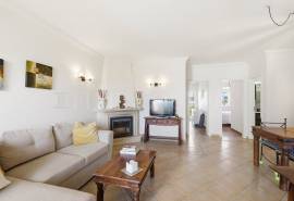 Carvoeiro – First floor 2-bedroom apartment with pool, ocean views and private roof terrace