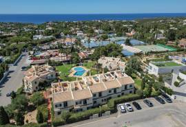 Carvoeiro – First floor 2-bedroom apartment with pool, ocean views and private roof terrace