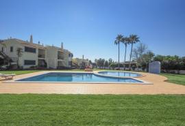 Carvoeiro – First floor 2-bedroom apartment with pool, ocean views and private roof terrace