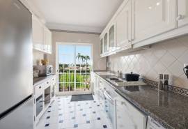 Carvoeiro – First floor 2-bedroom apartment with pool, ocean views and private roof terrace