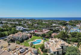 Carvoeiro – First floor 2-bedroom apartment with pool, ocean views and private roof terrace
