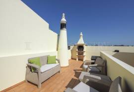 Carvoeiro – First floor 2-bedroom apartment with pool, ocean views and private roof terrace