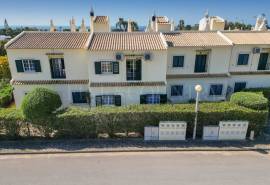 Carvoeiro – First floor 2-bedroom apartment with pool, ocean views and private roof terrace