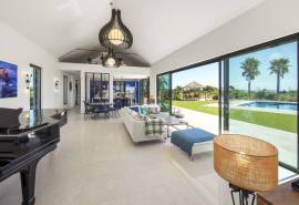 Carvoeiro/Caramujeira – Private 4-bedroom villa with sea views near Marinha