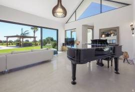 Carvoeiro/Caramujeira – Private 4-bedroom villa with sea views near Marinha