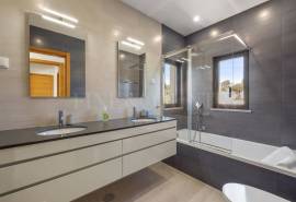 Carvoeiro/Caramujeira – Private 4-bedroom villa with sea views near Marinha