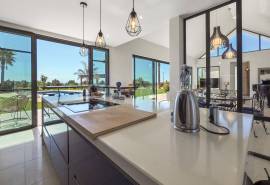 Carvoeiro/Caramujeira – Private 4-bedroom villa with sea views near Marinha