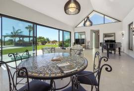 Carvoeiro/Caramujeira – Private 4-bedroom villa with sea views near Marinha