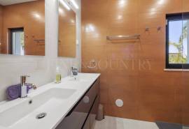 Carvoeiro/Caramujeira – Private 4-bedroom villa with sea views near Marinha