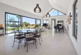 Carvoeiro/Caramujeira – Private 4-bedroom villa with sea views near Marinha