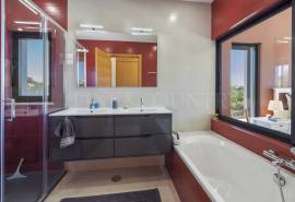 Carvoeiro/Caramujeira – Private 4-bedroom villa with sea views near Marinha