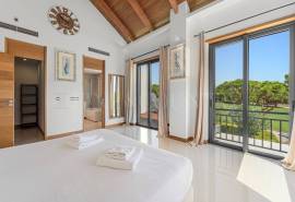 Vale do Lobo – 2+1-bedroom townhouse with pool and garage