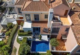 Vale do Lobo – 2+1-bedroom townhouse with pool and garage