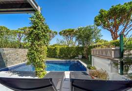 Vale do Lobo – 2+1-bedroom townhouse with pool and garage