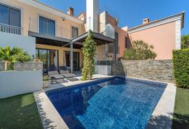 Vale do Lobo – 2+1-bedroom townhouse with pool and garage