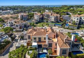 Vale do Lobo – 2+1-bedroom townhouse with pool and garage
