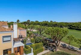 Vale do Lobo – 2+1-bedroom townhouse with pool and garage