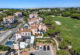 Vale do Lobo – 2+1-bedroom townhouse with pool and garage