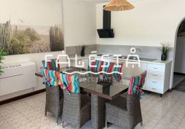 CORNER HOUSE (2 bedrooms + 1) ON A CLOSE ENDED STREET, 500 METRES FROM THE BEACH