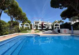 CORNER HOUSE (2 bedrooms + 1) ON A CLOSE ENDED STREET, 500 METRES FROM THE BEACH
